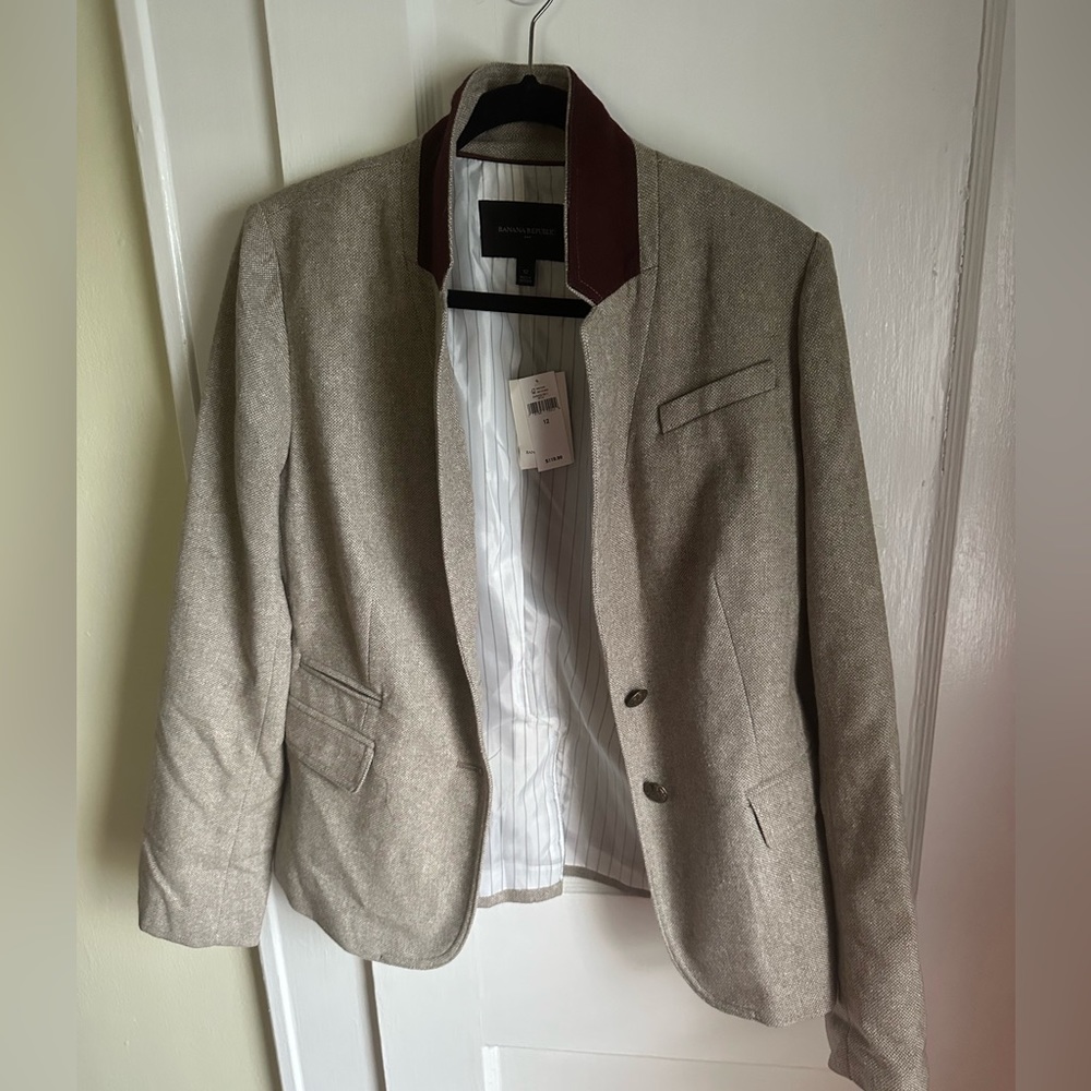 Banana Republic Stretchy Blazer - 12 - cream tweed with burgundy under collar